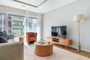 Fernseher, Stereoanlage