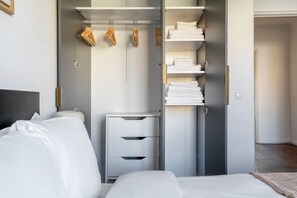 3 quartos, ferros/tábuas de passar roupa, Wi-Fi, roupa de cama