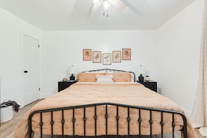 2 bedrooms, iron/ironing board, WiFi, bed sheets