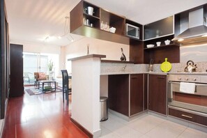 Microondas, horno y parrilla de estufa