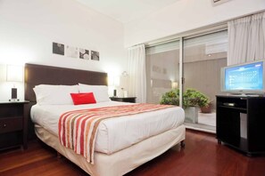 1 habitación, tabla de planchar con plancha, wifi y ropa de cama