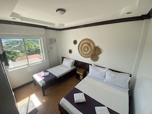 Habitación estándar con 1 cama matrimonial o 2 individuales, vista al mar | Insonorización, wifi gratis y ropa de cama 