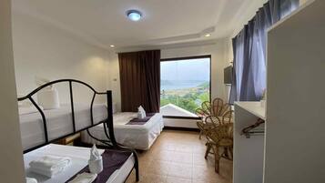 Family Room | Soundproofing, free WiFi, bed sheets