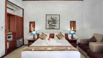 Premium bedding, minibar, desk, free WiFi