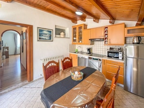 Frigorifero, microonde, forno, lavastoviglie