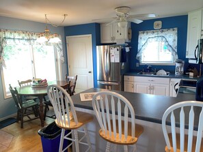 Fridge, microwave, oven, stovetop - Lake Winnebago Water Front! Fishing! Boating! Quiet Bay! EAA! (Oshkosh)