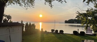 Lake Winnebago Water Front! Fishing! Boating! Quiet Bay! EAA!