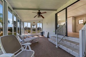 Feriehus - flere senge - boblebad - udsigt til have (CNL7324) | Terrasse/gårdhave