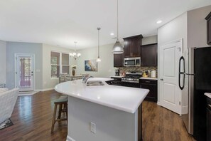 Fridge, microwave, oven, stovetop - Where Relaxation Meets Home, KING Suite RETREAT, 14 MINS to RDU Airport, POOL (Morrisville)