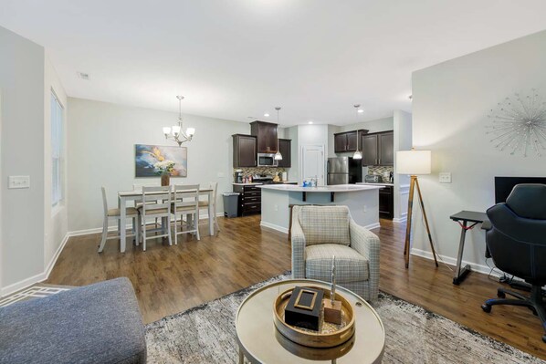 Smart-TV, bøker, kontorer og PC-skjermer