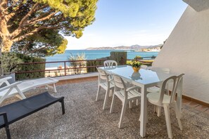 Outdoor dining - Grifeu 15.1 - Semi-detached house with comm. pool (Llança)