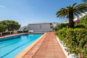 Pool - Grifeu 15.1 - Semi-detached house with comm. pool (Llança)