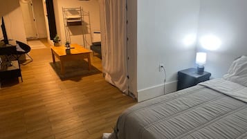 1 Schlafzimmer, Bügeleisen/Bügelbrett, kostenloses WLAN, Bettwäsche