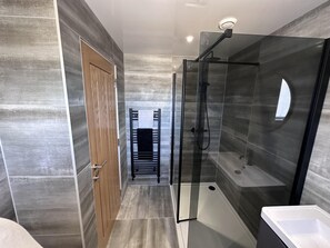 Shower, hair dryer, towels