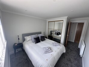 2 chambres, fer et planche à repasser, lit de bébé portatif, Wi-Fi