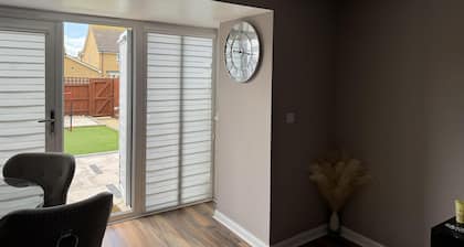 Milton Keynes Retreat - 4 Bedroom Luxury House