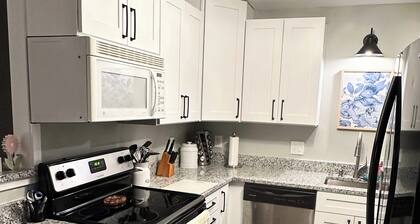 2 min to Loveland,15 min to Kings Island-2 bed, patio, fenced yard,pet friendly