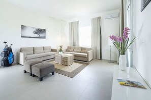 TV - Stunning private villa for 6 people with A/C, WIFI, private pool, TV and terrace (Marsala)