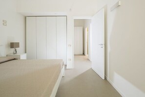 2 bedrooms, iron/ironing board, travel crib, free WiFi