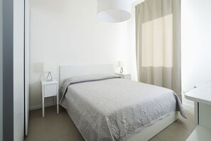 2 bedrooms, iron/ironing board, travel cot, free WiFi - Stunning private villa for 6 people with A/C, WIFI, private pool, TV and terrace (Marsala)