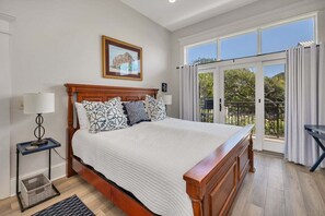 2 bedrooms, iron/ironing board, free WiFi, bed sheets - Sea Point Condo #105 (Saint Simons Island)