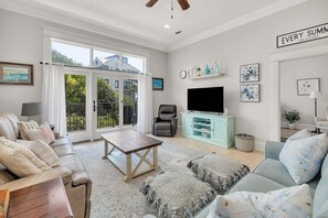 TV - Sea Point Condo #105 (Saint Simons Island)