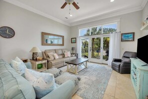 TV - Sea Point Condo #105 (Saint Simons Island)