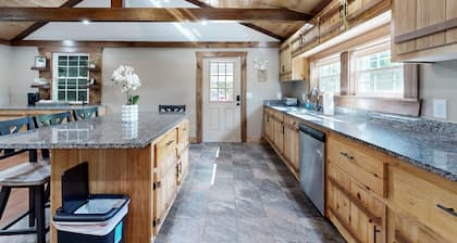 Charming house in Morganton near wineries, restaurants and cinemas