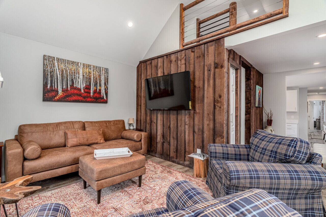 Pet-Friendly: Newly Built 2-BR Home with hot tub & patio