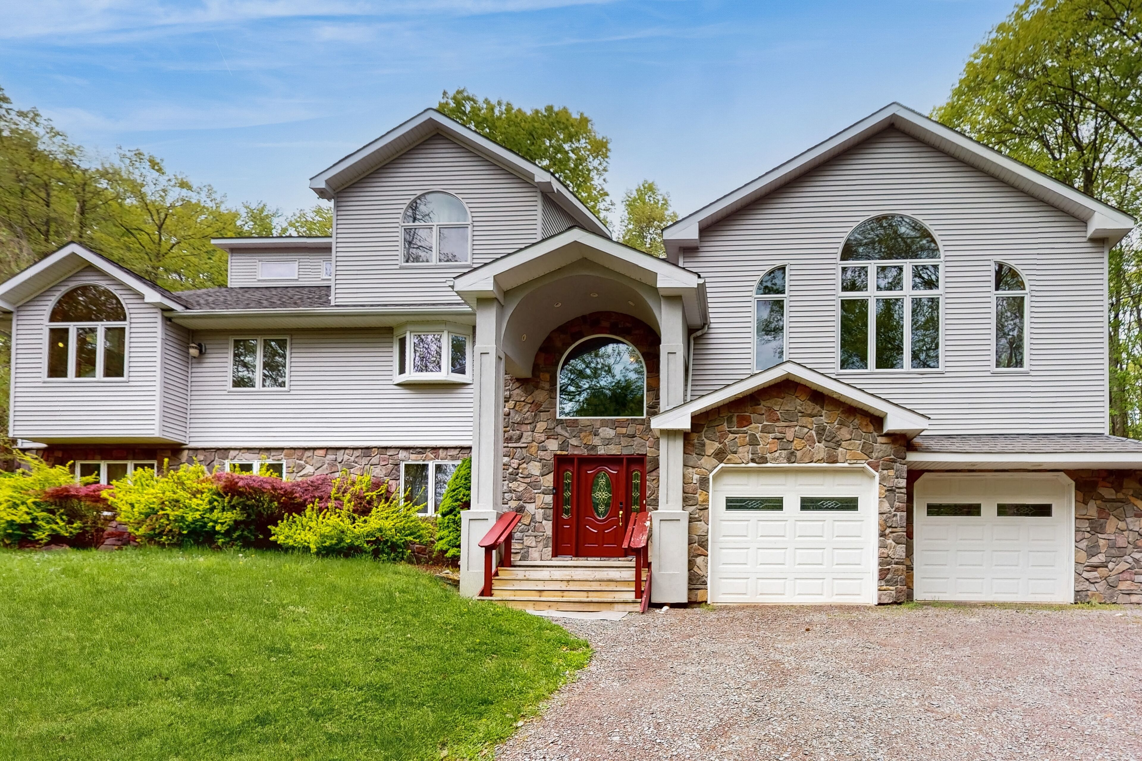 Luxurious home w/ in home theater, entertainment & hot tub