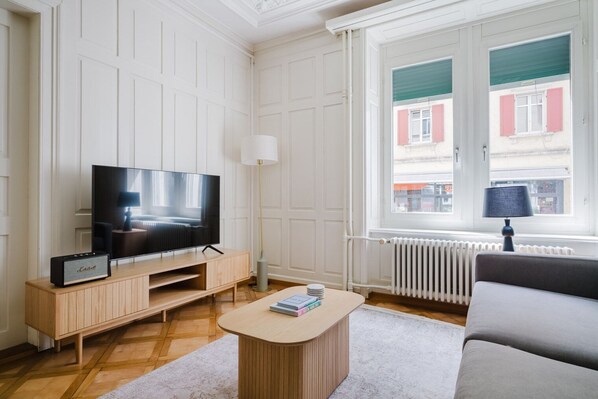 Fernseher, Stereoanlage