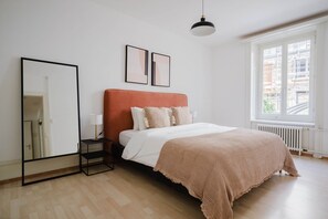 2 quartos, ferros/tábuas de passar roupa, Wi-Fi, roupa de cama