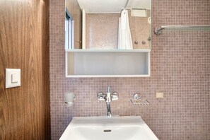 Hårføner og håndklær