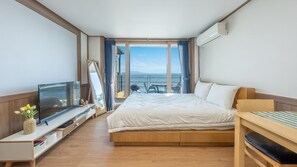 Chambre, 1 chambre (Room 203)