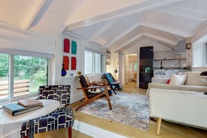 TV - Quiet charming cottage near the heart of town, walk to Ogunquit Beach (Ogunquit)