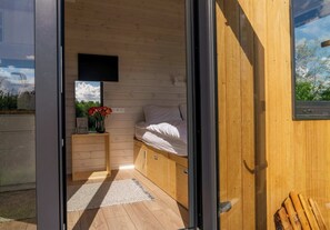 1 bedroom, desk, bed sheets - Ezy House 2 by Tiny Away (Ézy-sur-Eure)