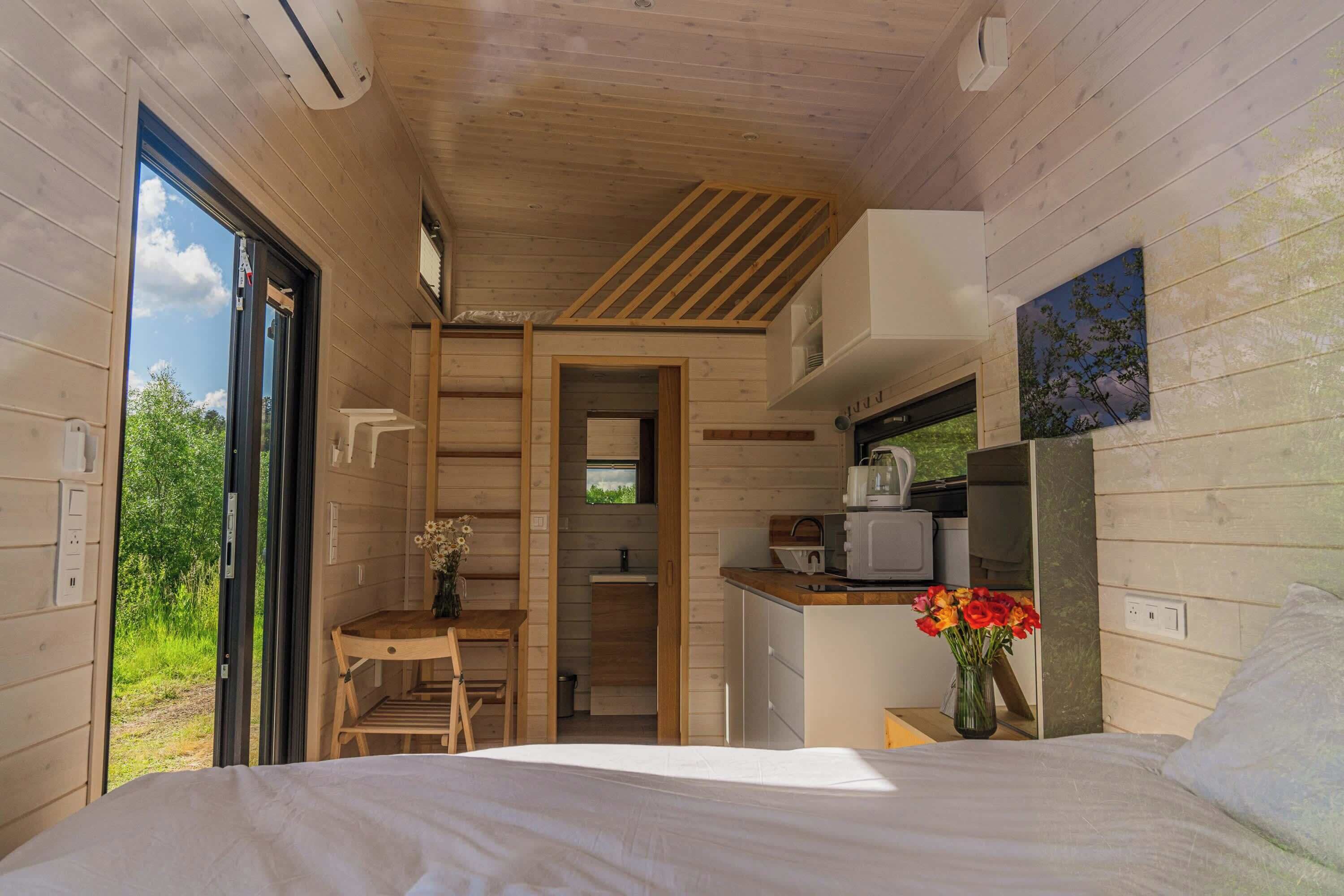 1 makuuhuone, työpöytä, vuodevaatteet