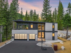 Exterior - Creekside Retreat with Hot Tub & 3min to Slopes (Olympic Valley)