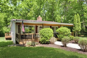 Exterior - Cabin w/hot tub & fire pit near Shenandoah River (Luray)