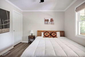 2 habitaciones, tabla de planchar con plancha, wifi y ropa de cama 