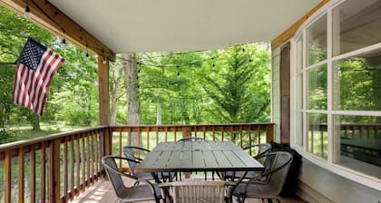 River Access Cabin w Hot Tub, Grill, Firepit, WiFi