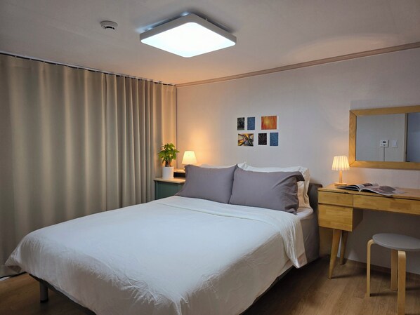 2 bedrooms, iron/ironing board, WiFi, bed sheets - It's a kozy stay where you feel K-culture including traditional Korean markets. (Seoul)