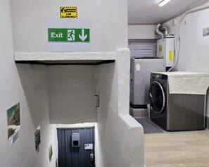 Interior - It's a kozy stay where you feel K-culture including traditional Korean markets. (Seoul)