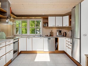 Kühlschrank, Ofen, Geschirrspüler, Hochstuhl