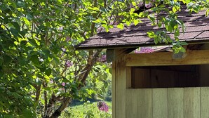 A wooden structure with a heart-shaped cutout, a metal staircase, and a metal railing. - La Petite Maison D'omélie (TOURNEMIRE)