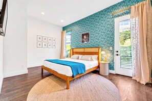 8 habitaciones, escritorio, tabla de planchar con plancha y wifi 