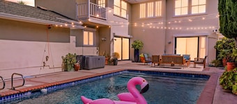 6BR Villa with Pool, Jacuzzi & Game Room, Walk to Rodeo Drive