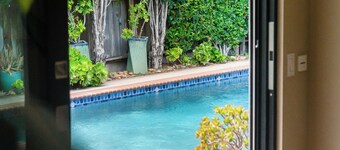 6BR Villa with Pool, Jacuzzi & Game Room, Walk to Rodeo Drive