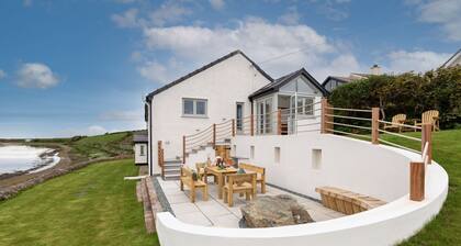Y Cei: 4‑Bed Beach House Sleeping 8 in Aberffraw | Managed by Anglesey Holiday Lettings