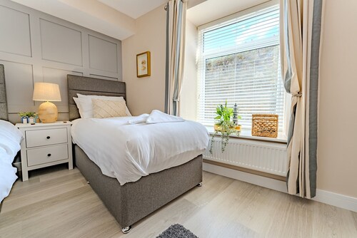 No. 66 : Stylish 3‑Bed Cottage in Beaumaris | Managed by Anglesey Holiday Lettings